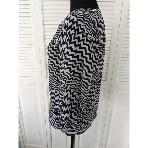 Banana Republic Top Women Sz XS Black White Blouse Geo Chiffon Artsy Chevron NEW - Picture 5 of 14